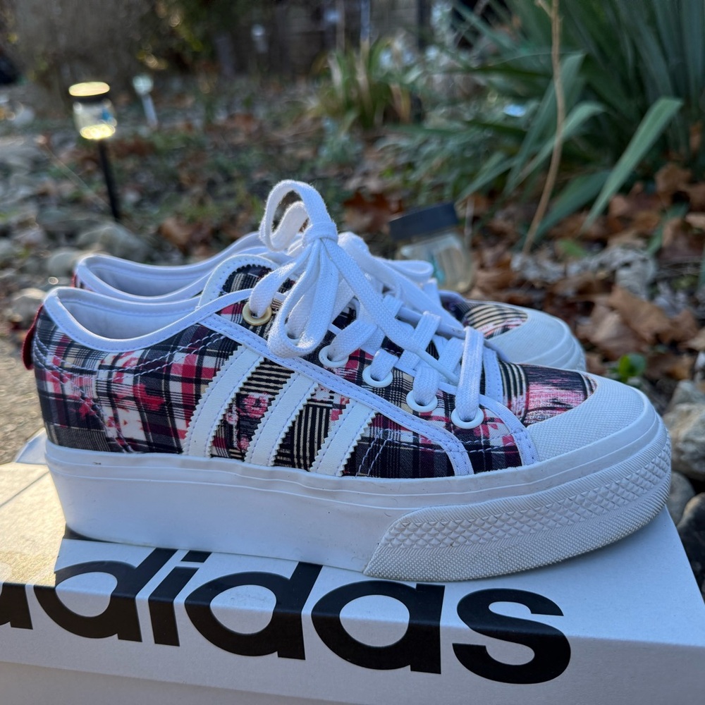 Women Nizza Sneaker
